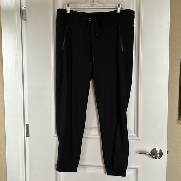Athleta Black Bounce Back Jogger Size Large - Picture 2 of 9